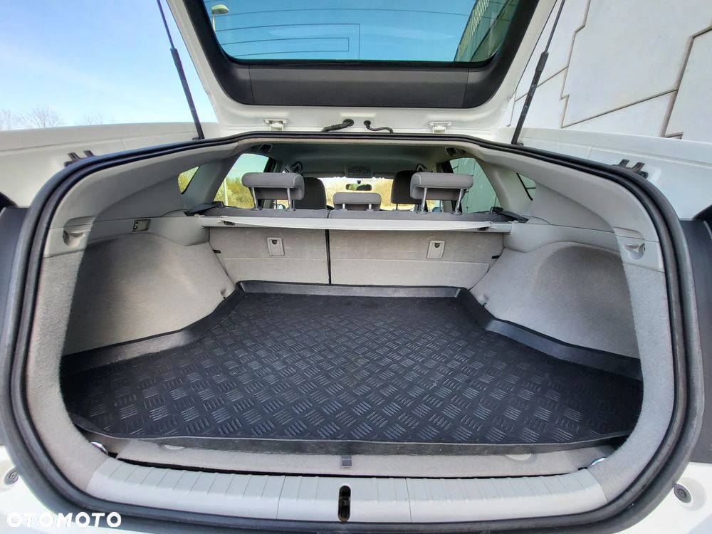 Toyota Prius (Hybrid) - 20