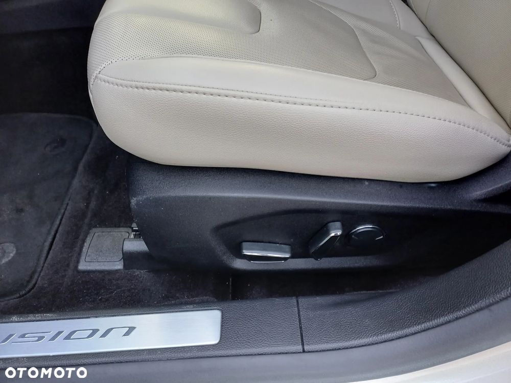 Ford Fusion 2.0 EcoBoost Titanium - 17