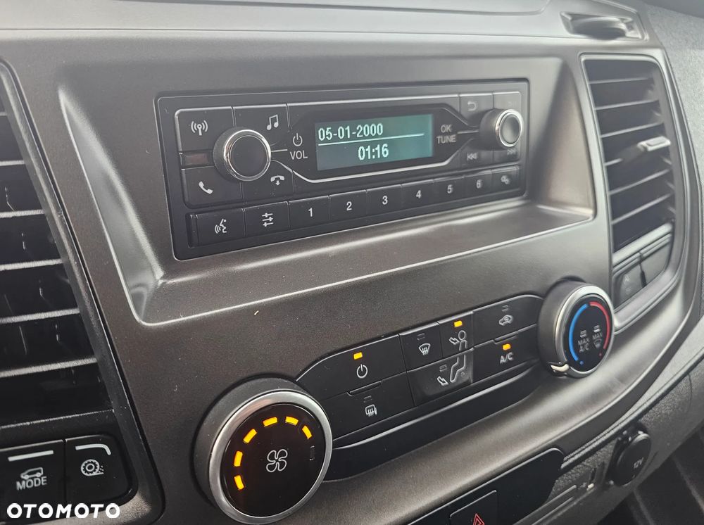 Ford TRANSIT CUSTOM - 11