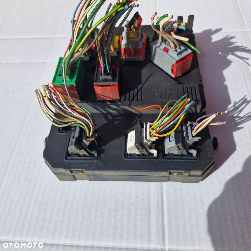 Citroen / peugeot moduł bsi skrzynka bezpieczników 9650584580 - 4