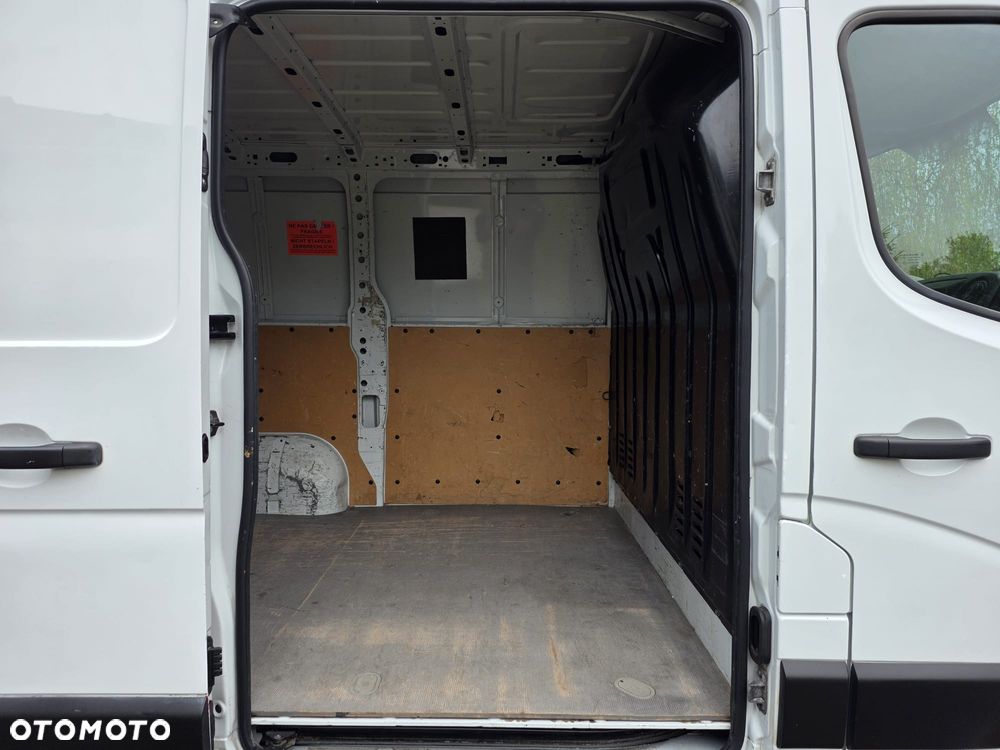 Nissan NV400 - 12