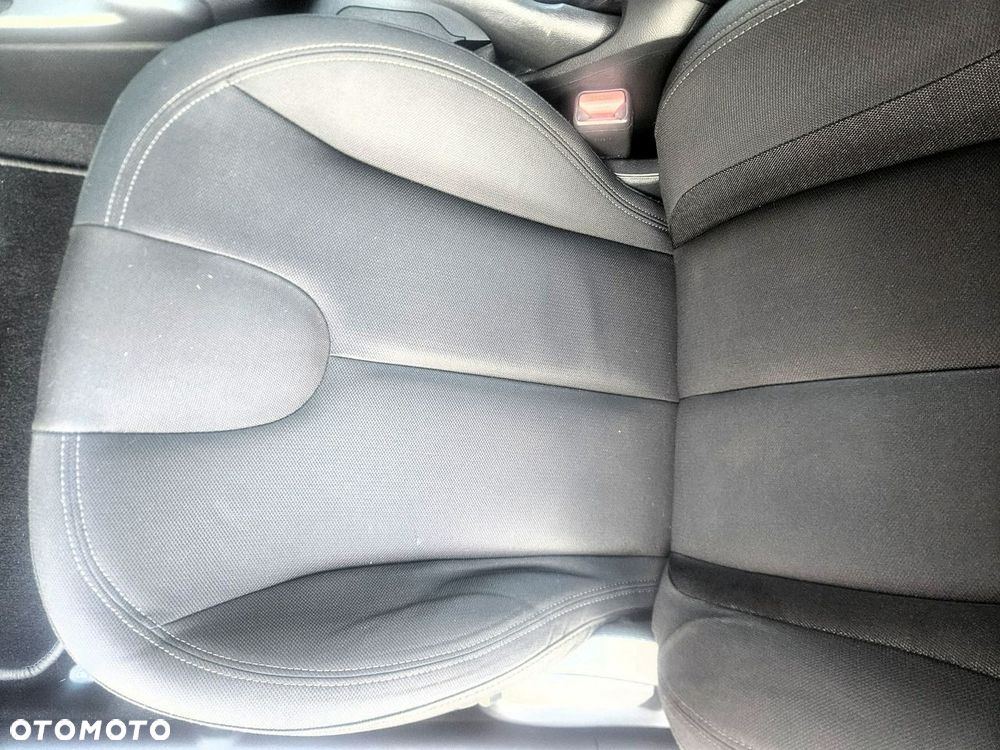 Hyundai Veloster - 25