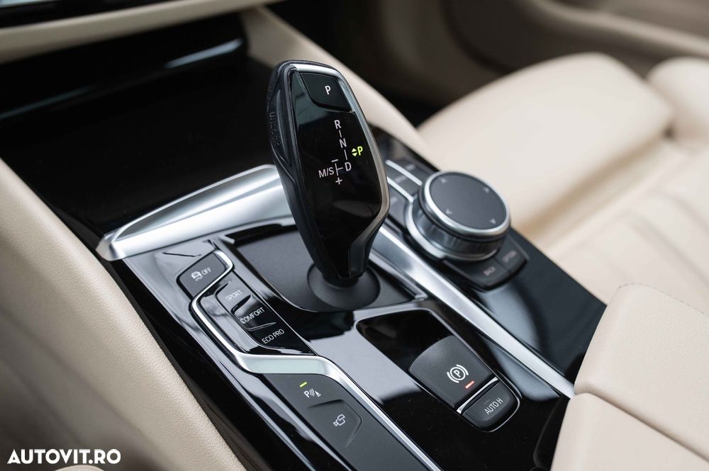 BMW Seria 5 520d xDrive AT - 26