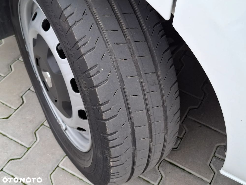 Renault Trafic 2017 LONG 1.6DCI 125KM KLIMA 3OSOBOWY - 28