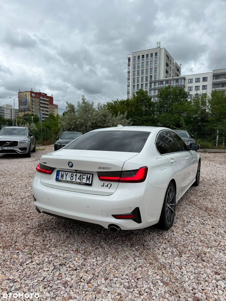 BMW Seria 3 330i Sport Line - 3