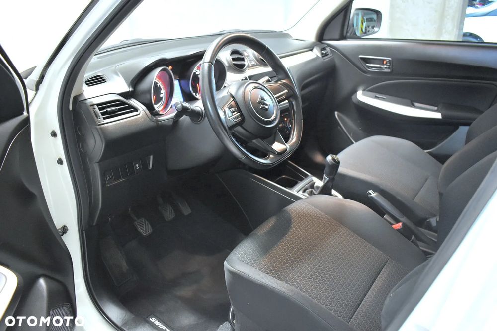 Suzuki Swift 1.2 Premium Plus - 8