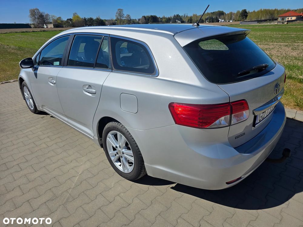 Toyota Avensis 1.8 Premium - 4