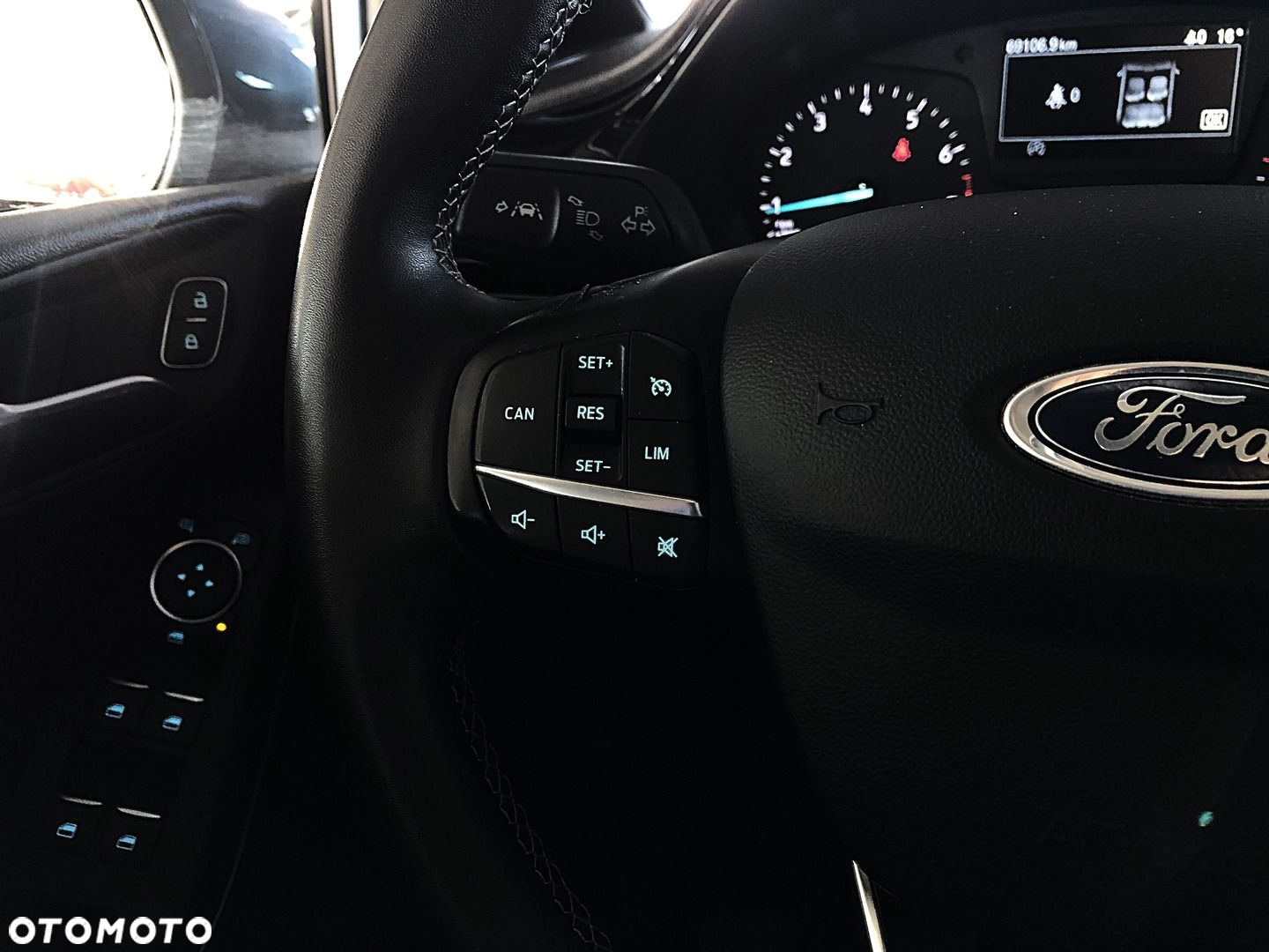 Ford Fiesta 1.0 EcoBoost Titanium ASS - 10