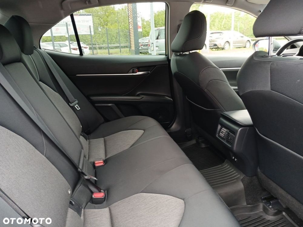 Toyota Camry - 10