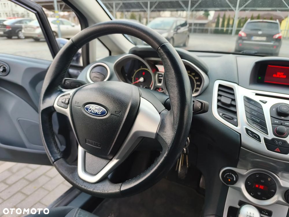 Ford Fiesta 1.25 Ghia - 21