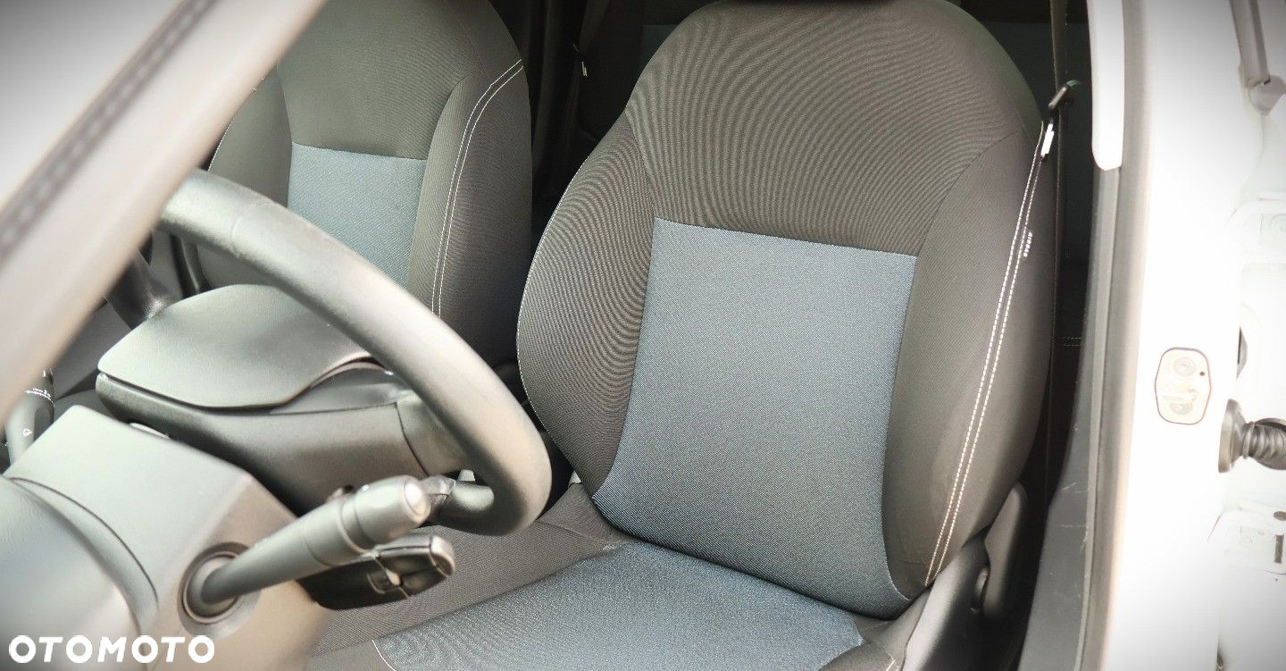 Peugeot 208 - 14