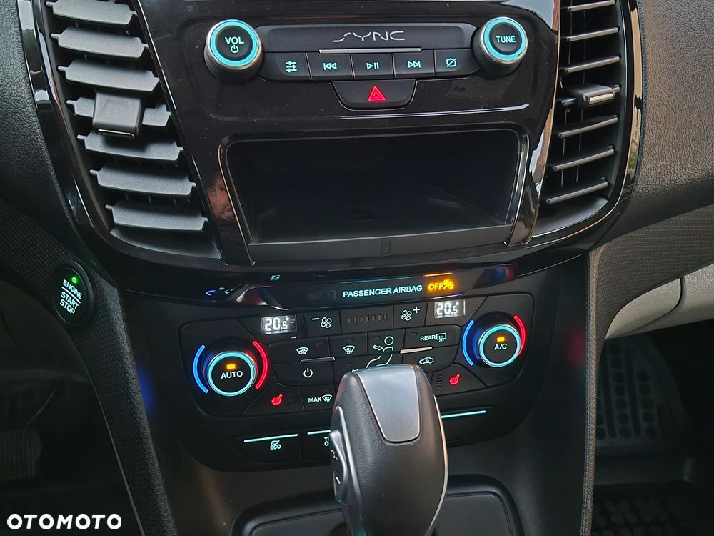 Ford Tourneo Connect Grand - 23