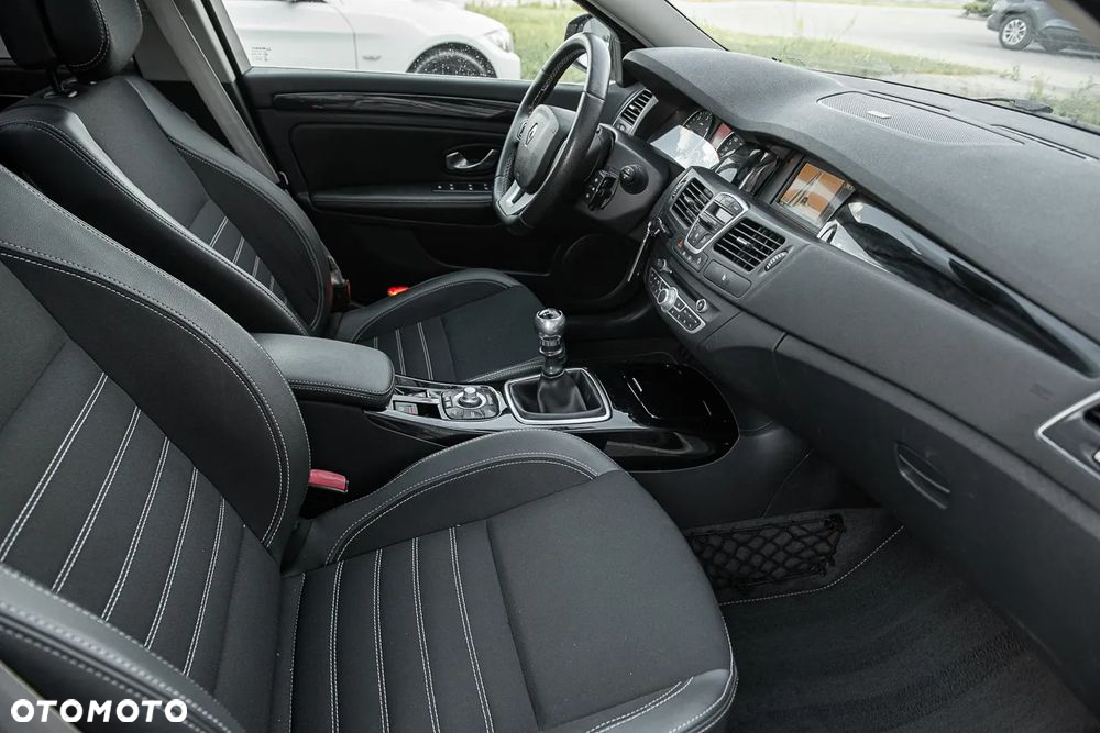 Renault Laguna dCi 150 FAP Start-Stop Bose Edition - 19