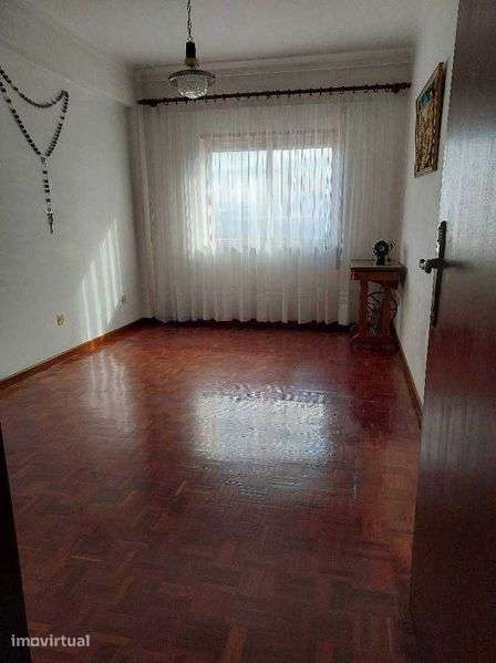 Apartamento T3 c/ garagem - Grande imagem: 5/9