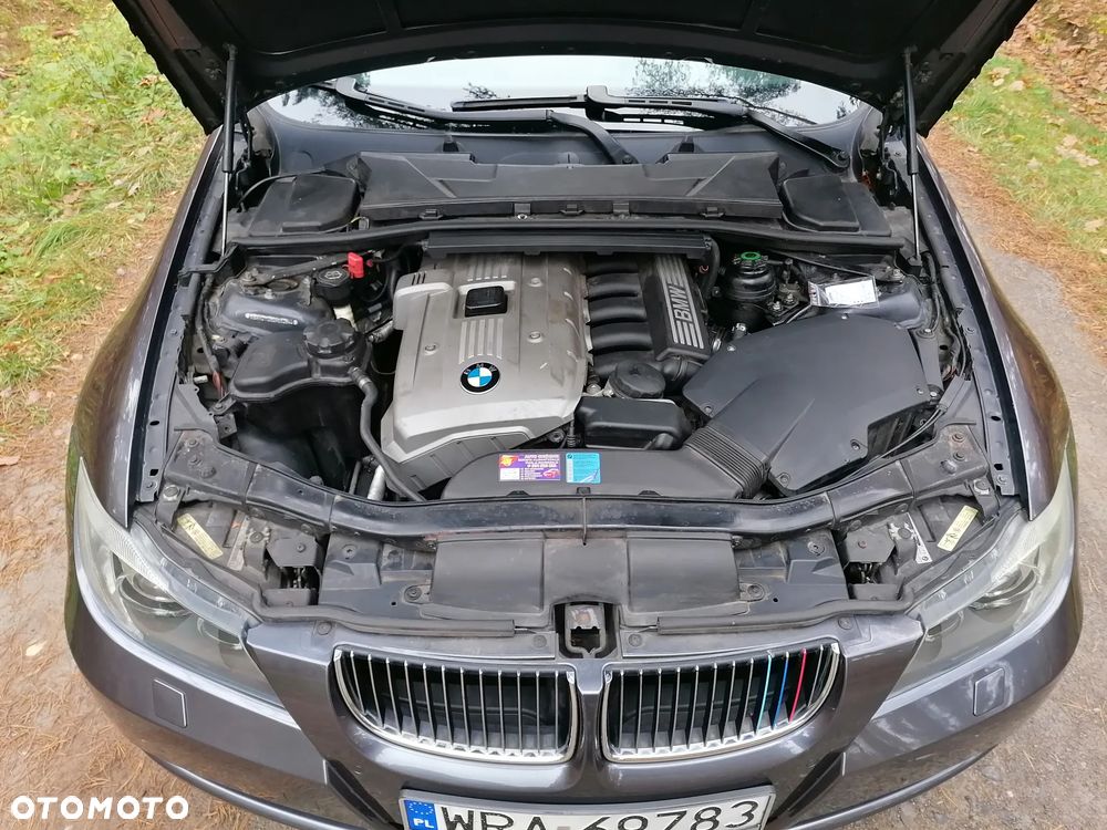 BMW Seria 3 325xi - 26