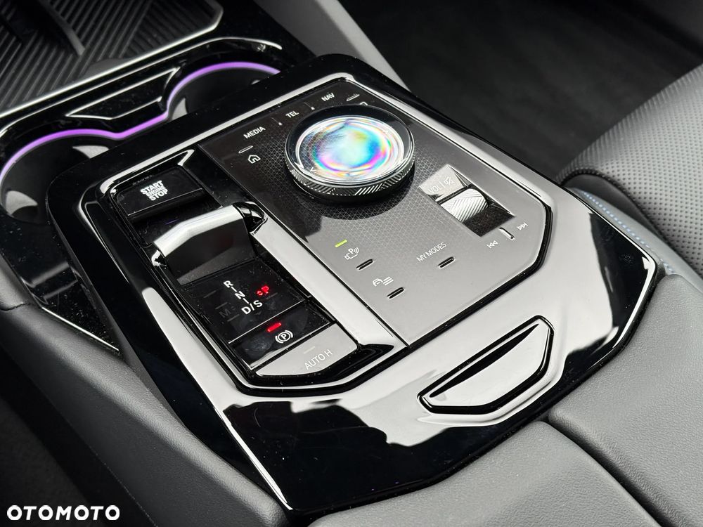 BMW Seria 5 520d xDrive - 23