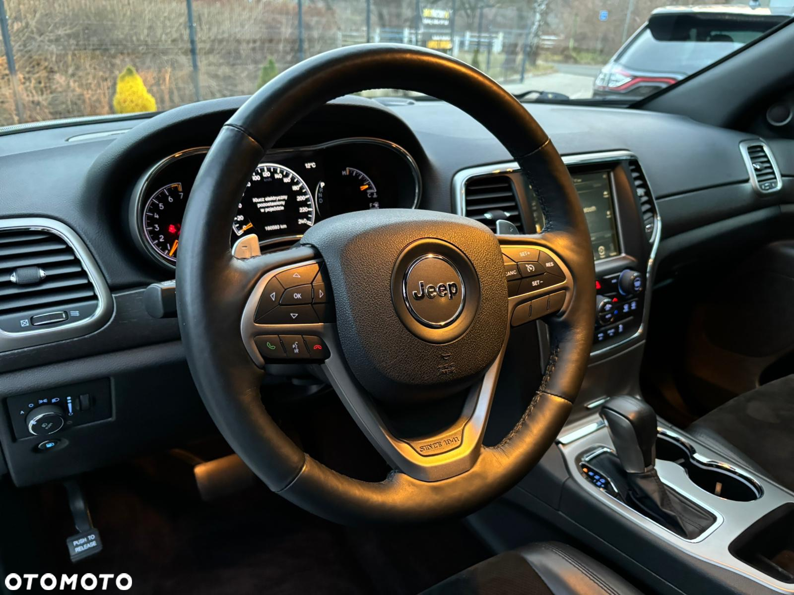Jeep Grand Cherokee - 19