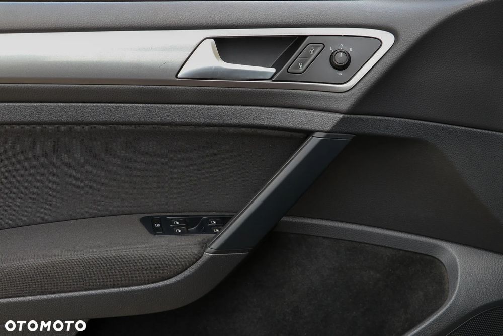 Volkswagen Golf 1.6 TDI DPF Highline - 27