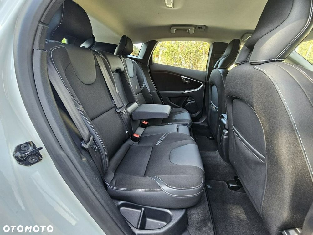 Volvo V40 D2 Momentum - 19