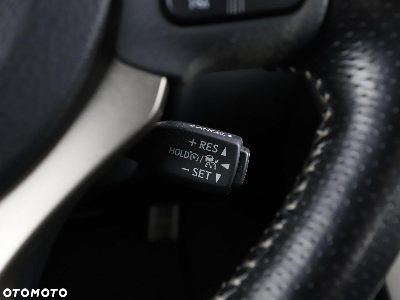 Lexus RC 300h F Sport - 31