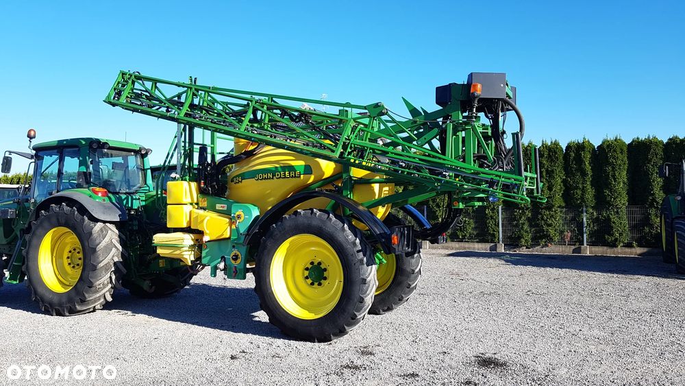 John Deere 824 - 7