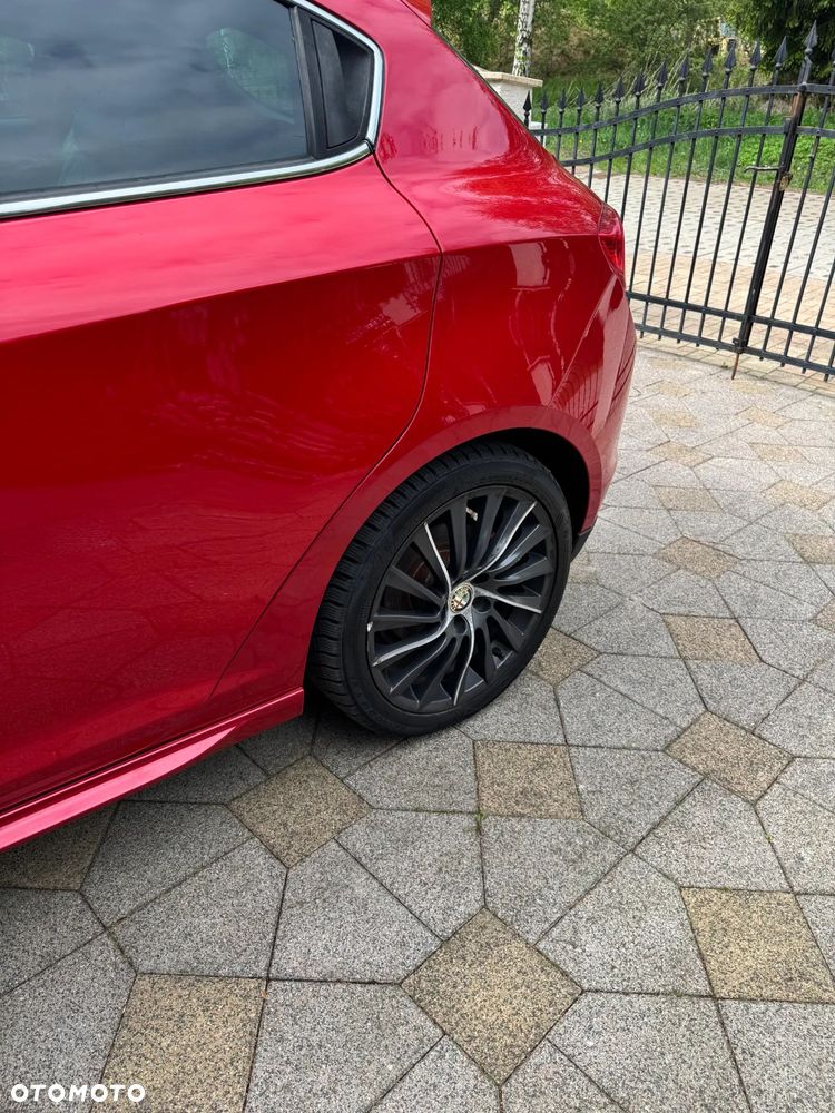 Alfa Romeo Giulietta ver-1750-tbi-quadrifoglio-verde - 7