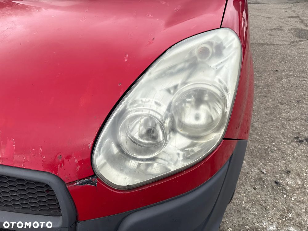 LAMPA PRZEDNIA PRAWA LEWA FIAT DOBLO 2010R - 2