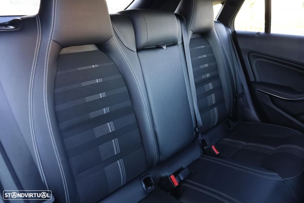 Mercedes-Benz CLA 180 d Shooting Brake Urban - 13