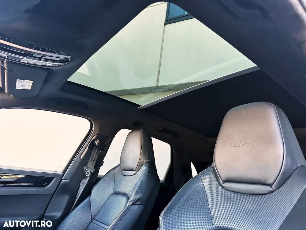 Porsche Cayenne Turbo - 12