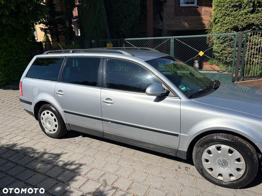Volkswagen Passat 1.6 Comfortline Family - 10