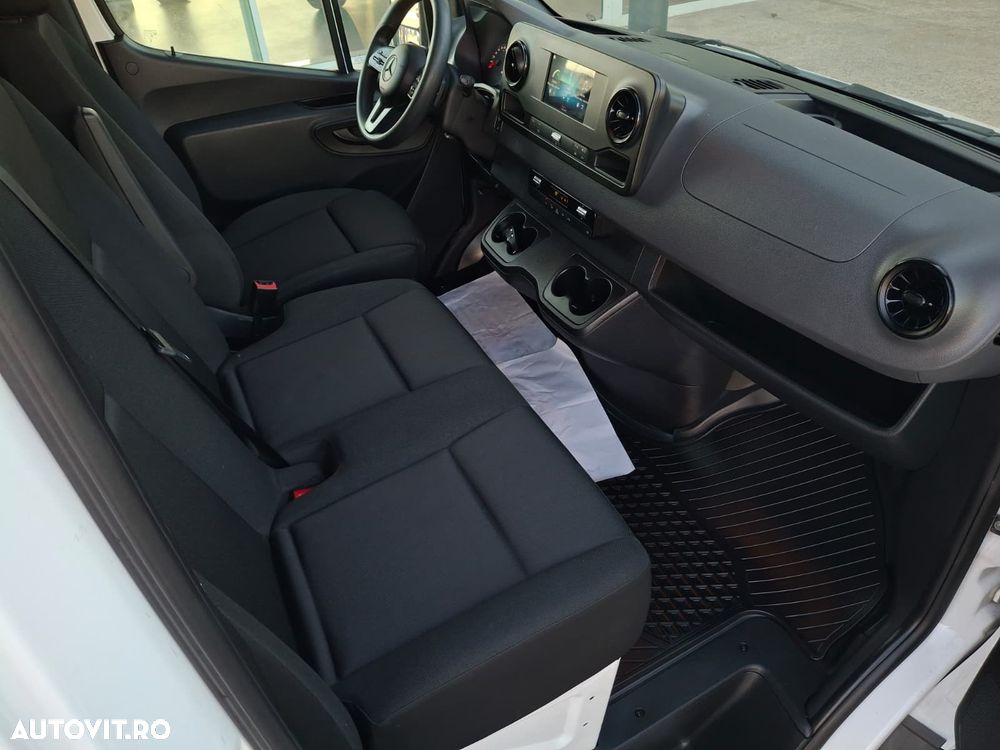 Mercedes-Benz Sprinter - 12