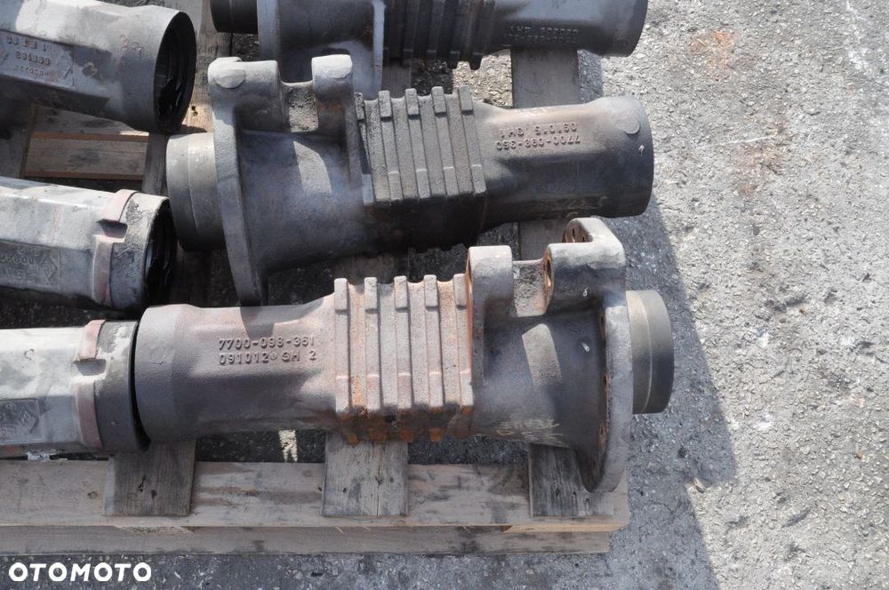 POCHWA ZWOLNICA OBUDOWA RENAULT CERES CELTIS AXOS 7700098360/ 7700098361 - 2