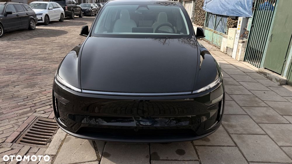 Tesla Model Y Standard Long Range RWD - 5
