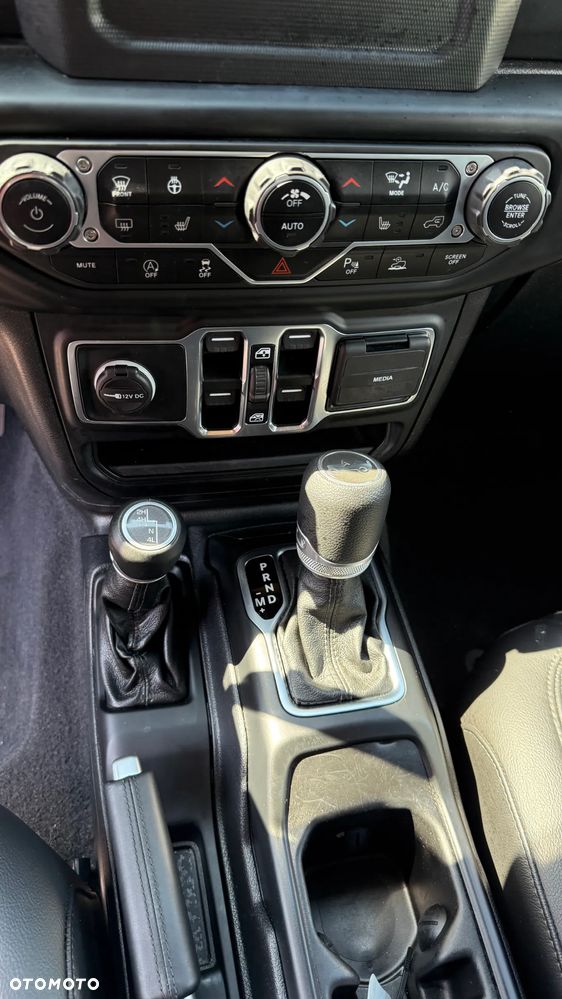 Jeep Wrangler Unlimited GME 2.0 Turbo Sahara - 12