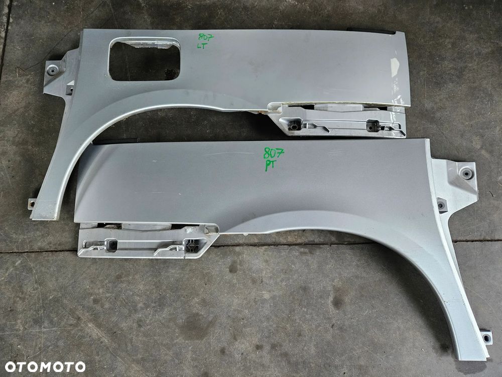 Peugeot 807 Citroen C8 blotnik tyl prawy  EYL EZRC - 1