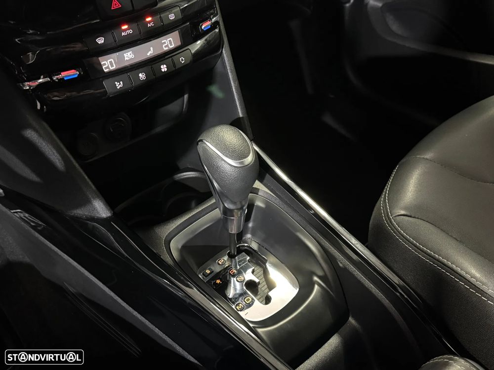 Peugeot 2008 1.2 PureTech Allure EAT6 - 4