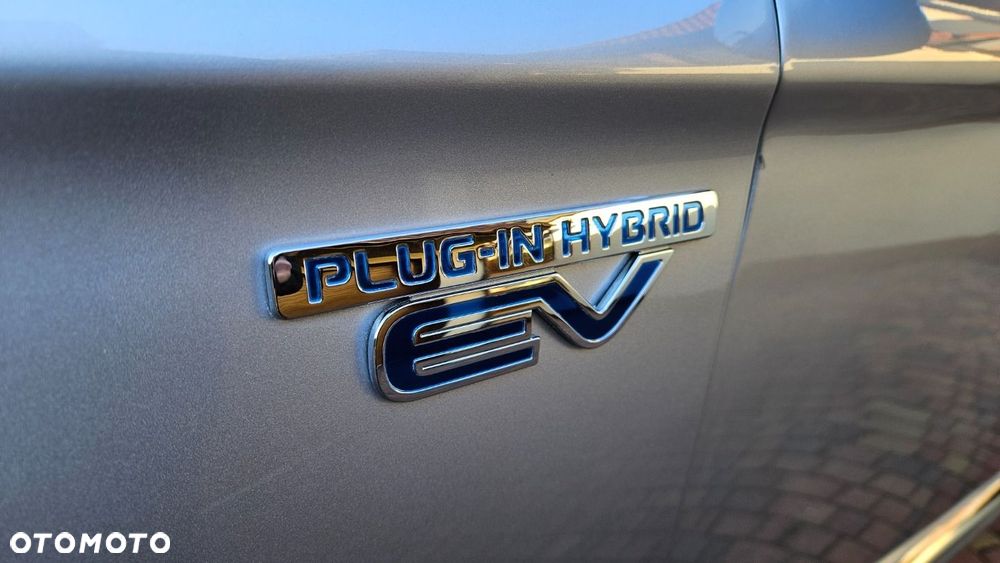 Mitsubishi Outlander - 4