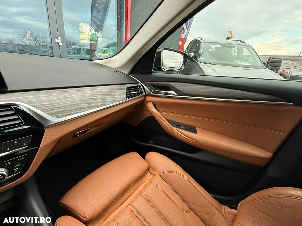 BMW Seria 5 520d Aut. Luxury Line - 31