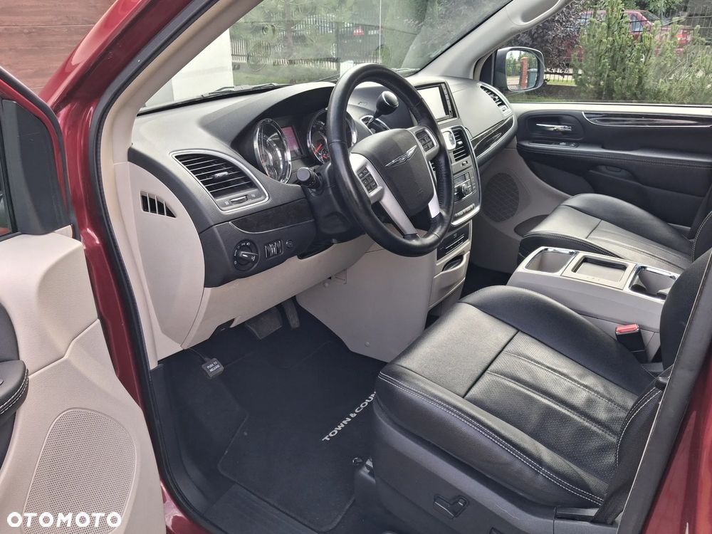 Chrysler Town & Country 3.6 Limited - 9