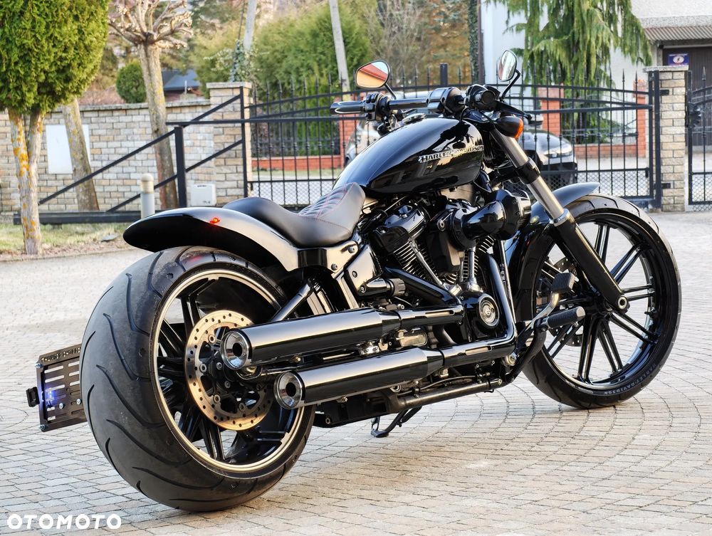 Harley-Davidson Softail Breakout - 3