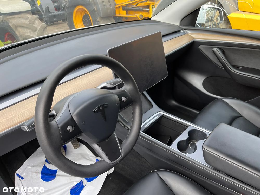 Tesla Model Y Long Range Dual Motor AWD - 25