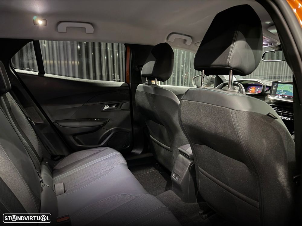 Peugeot 2008 1.2 PureTech Allure EAT8 - 38