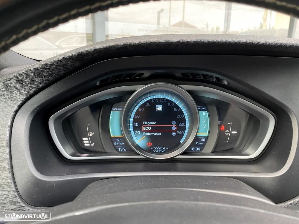 Volvo V40 1.6 D2 R-Design - 28