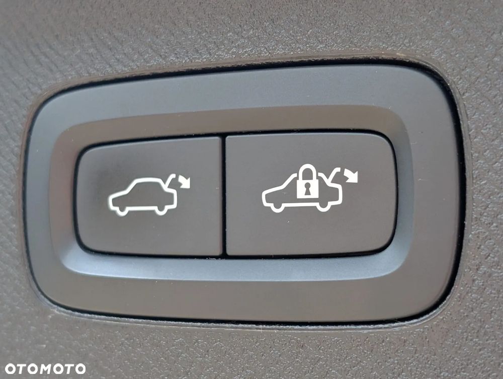 Volvo XC 90 B5 D AWD Ultimate Dark 7os - 36
