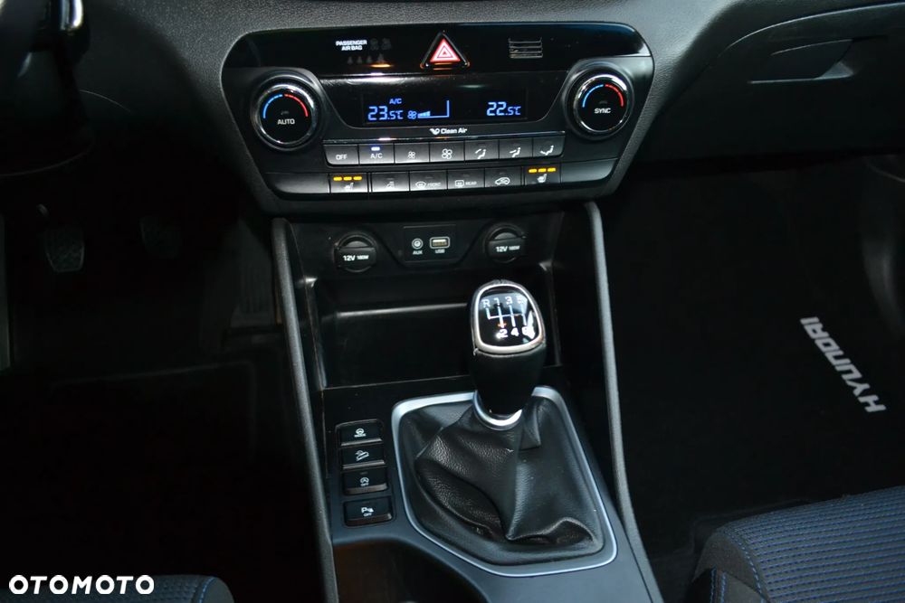 Hyundai Tucson 2.0 CRDI BlueDrive Comfort 2WD - 32