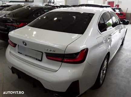 BMW Seria 3 330i AT - 4