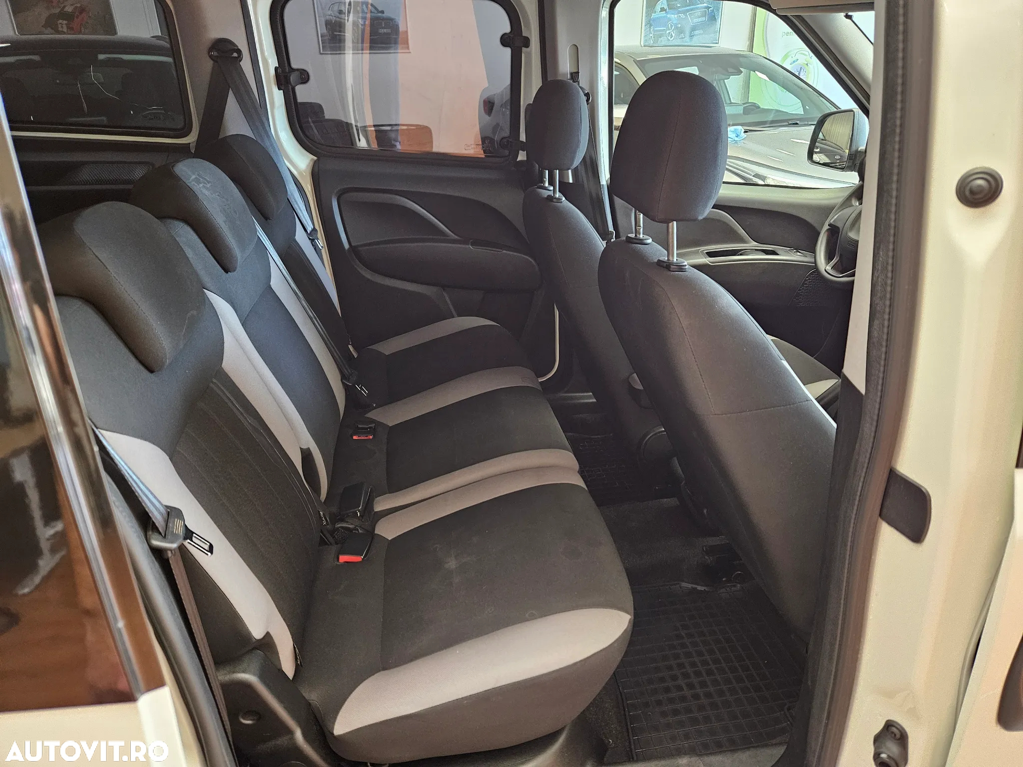 Fiat Doblo Combi 1.6 Mjet 105 CP Maxi Confort - 14