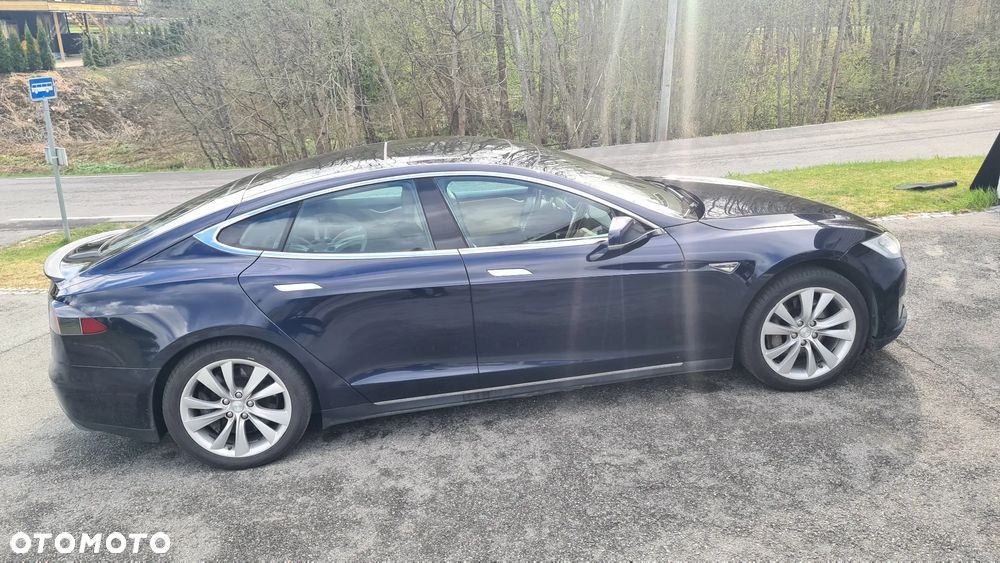 Tesla Model S - 14