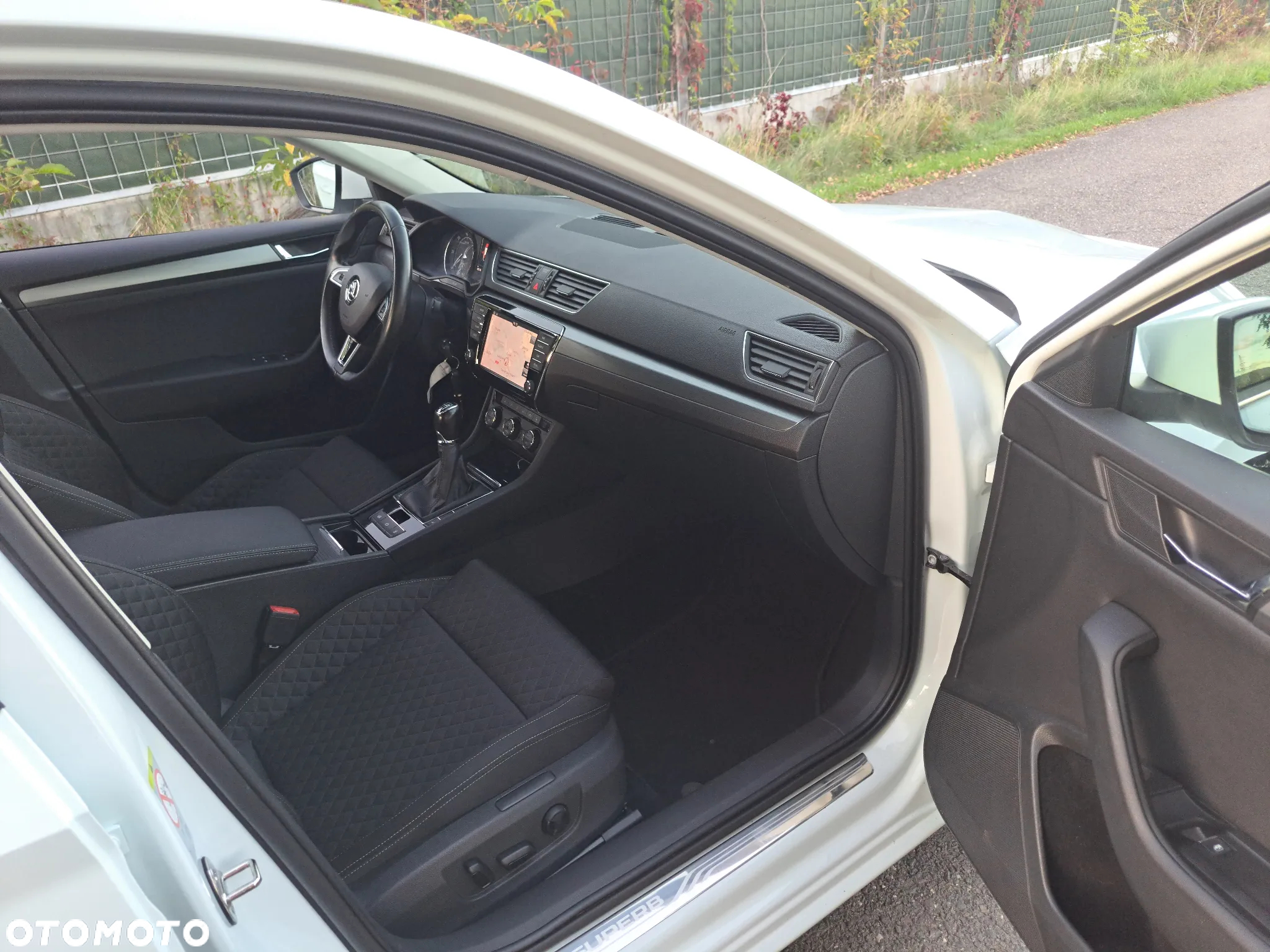 Skoda Superb 2.0 TDI Premium Edition - 11