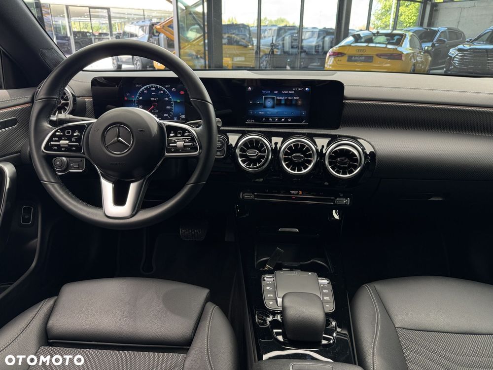 Mercedes-Benz CLA 180 7G-DCT - 16
